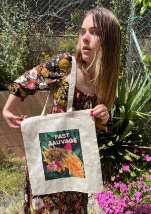 Totebag de algodón ecológico con collage de tigre y patatas fritas con frase fast sauvage