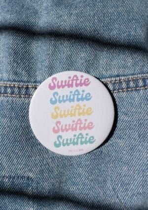 Chapa con imperdible 56 y 38 mm de taylor swift para swifties